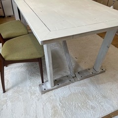 9万円で購入したダイニングテーブルです