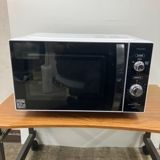 K2405-539 TOSHIBA 電子レンジ フラットテーブル ER-SM17 2020年製 動作確認済み キズ汚れ有り