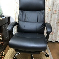 ニトリのオフィスチェアーOC702(フットレスト付き)新品同様