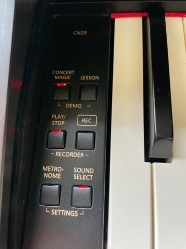 2016年製中古美品、配送可能 KAWAI 電子ピアノ CN25R高低調整可能椅子、