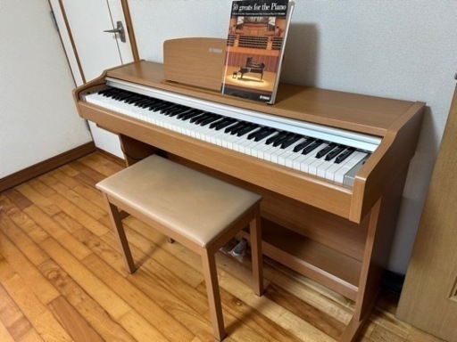 【椅子の写真載せました】YAMAHAピアノ椅子（汚れあり）付き　【早めに取りに来ていただける方】楽器 鍵盤楽器
