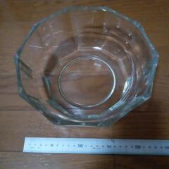 ガラス皿（直径217㍉程度）