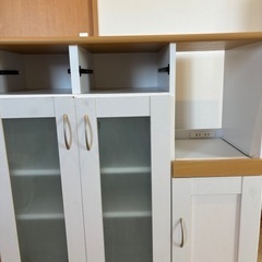 キッチンカウンター　食器棚