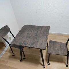 Small Dining table with 2 chairs 