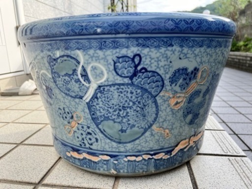 大きめの火鉢　メダカ　金魚