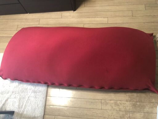 ヨギボーマックス　レッド　長さ約170cm×幅約70cm×厚み約48cm　1年前購入