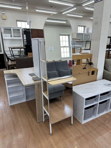 ▼値下げ▼【展示品・未使用品】全身鏡 全身ミラー アーチ型 自立式 収納付き 幅40.5cm×高さ160cm 参考価格22,990円自社配送時代引き可(現金、クレジット、スマホ決済対応)