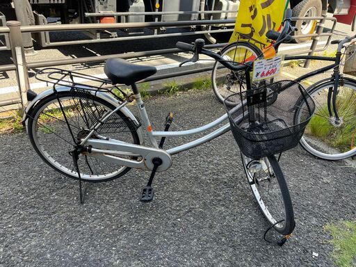 リサイクルショップどりーむ天保山店　No1168　自転車　ママチャリ　24インチ　シルバー　カゴ付き　荷台付き