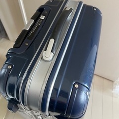 スーツケース　キャリーケース　Mサイズ　ネイビー