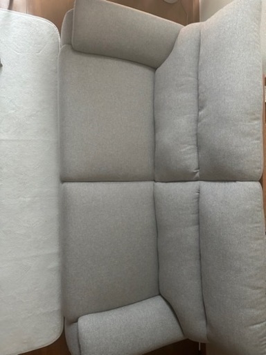 値下げ交渉受付！3人掛け布張りソファ