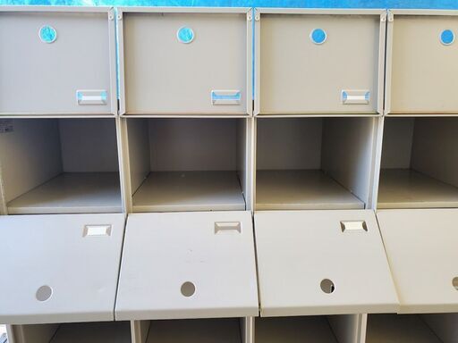 コクヨ シューズボックス SX-D44F1 4列4段16人用 扉付きタイプ 近場配達 可