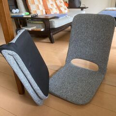 pair of folding chairs