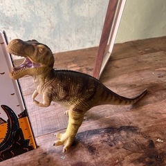 恐竜の置き物　おもちゃ　ティラノサウルス
