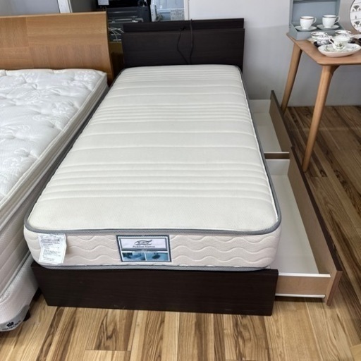 週末までセール　ニトリ　収納付き　シングルベッド マットレス付き　コンセプト付き