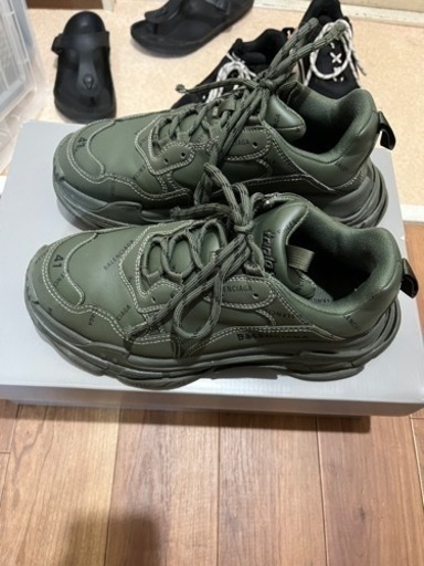5月まで格安‼️BALENCIAGA トリプルs カーキ41