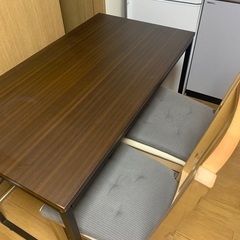 テーブルと椅子2セット