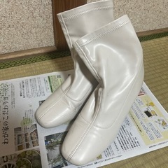 GRLの白のブーツ