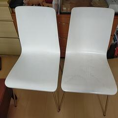 白い椅子　2脚