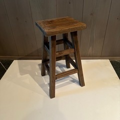 木製レトロ椅子