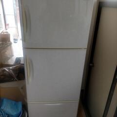 ファミリーサイズ冷蔵庫＆食器棚