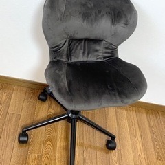 ベロア素材の椅子