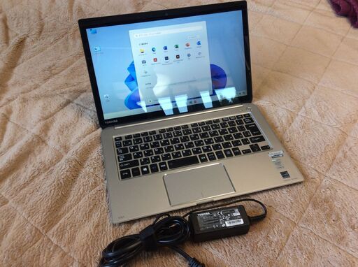 東芝モバイルパソコンdynabook KIRA V83/PS　13インチ小型軽量1.3kg　超高精細WQHD タッチパネル Win11 Corei5 メモリ8G SSD256GB Office2021他 無線LAN Webカメラ バッテリー5時間超