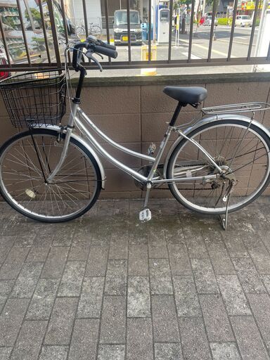 リサイクルショップどりーむ荒田店　No1246 自転車　２６インチ　ギア切り替え付き　シルバー　整備済み♪