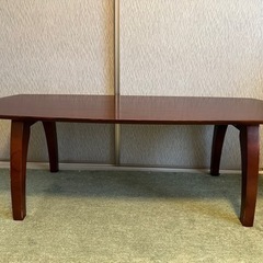 木製テーブル
