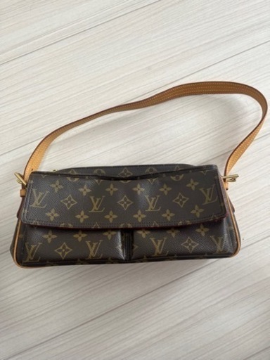 LV ショルダーバッグ