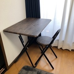 椅子とテーブルセット