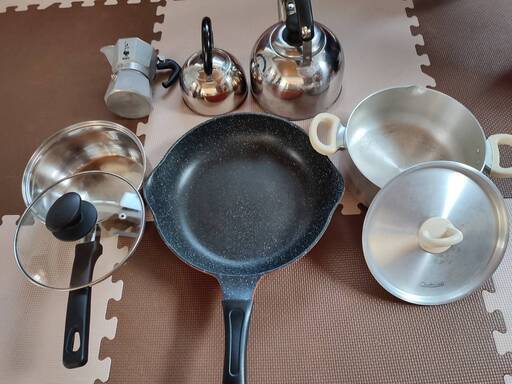 調理器具（マキネッタ、フライパン、鍋、やかん）
