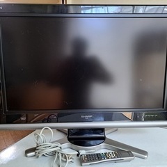 シャープ　AQUOS　32型　液晶テレビ　（2007年製）