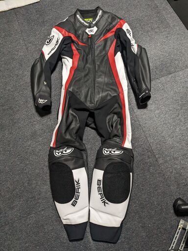 ベリック レーシングスーツ 56サイズ ほぼ未使用 手渡し限定