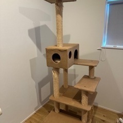 猫タワー　70cm × 60cm × 185cm