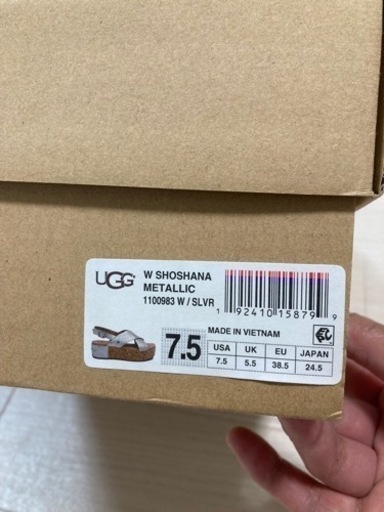 UGG シルバーサンダル24cm