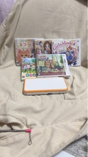 中古美品　Newニンテンドー2DS LL ホワイト×オレンジ