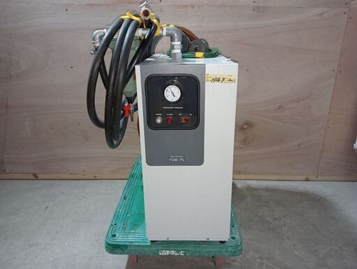 富士コンプレッサー 冷凍式エアドライヤ FDB-75 中古品 200V 400W 三相 業務用 動作確認済み 現状品
