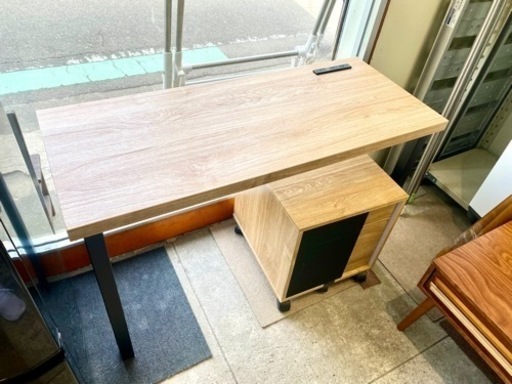 パソコンデスクワゴンセット 学生 買取 中古 3口 コンセント付 デスク家具 オフィス用家具 机