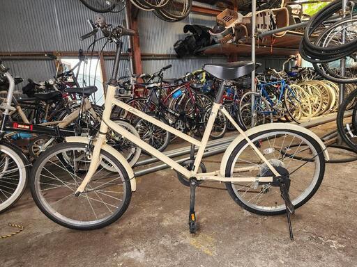 ミニベロ自転車　２０インチ　6変速　白　配達可能