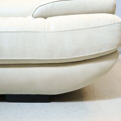 関家具/RELAX  FORM リラックスフォームよりTREVISO(トレビソ)2.5人掛けソファです。船底デザインのモダンな2Pソファ。ワイドなサイズと包み込まれるような座り心地が快適な空間に。