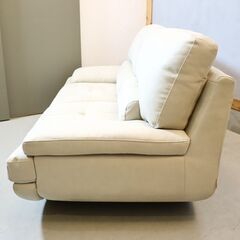 関家具/RELAX  FORM リラックスフォームよりTREVISO(トレビソ)2.5人掛けソファです。船底デザインのモダンな2Pソファ。ワイドなサイズと包み込まれるような座り心地が快適な空間に。