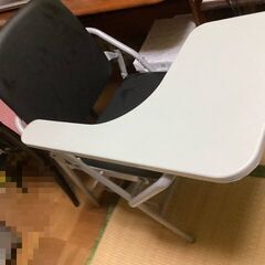 机付き折りたたみ椅子