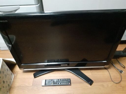 TOSHIBA液晶テレビ32型　HDD内蔵　配達無料