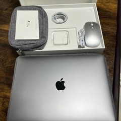 パソコン　
Apple MacBook Air 2018  