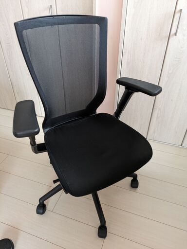 （決定）高級オフィスチェア FURSYS(ファシス) T500 新品キャスター付き 定価107,900円