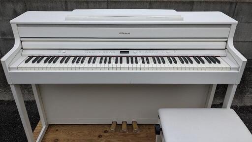 兵庫〜岡山は配達無料！\n送料込み音・機能のRoland 電子ピアノ HP704 2023年購入ほぼ未使用\nジモティーが一番安い！ジモティーが一番安い！ ④