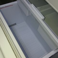 （★10月31日まで￥30,000で販売中★）三菱電機　３ドア冷蔵庫３６５L　２０１７年製　MR-CX37AL-W1（左開き）　60ｃｍ幅　真ん中野菜室　自動製氷付き　白　　　高く買取るゾウ八幡東店