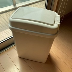 ゴミ箱　プッシュ式