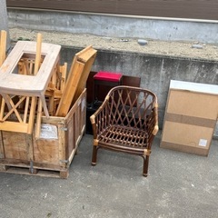 籐の椅子、木製椅子決まりました　木材　廃材　木