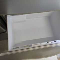 【鹿児島市リサイクルショップスターズ吉野店】3ドア冷蔵庫 2013年製 3ヶ月保証付き 全容積255L  冷凍室45L 冷蔵室２１０Ⅼ ハイアールアクアセールス社製 　